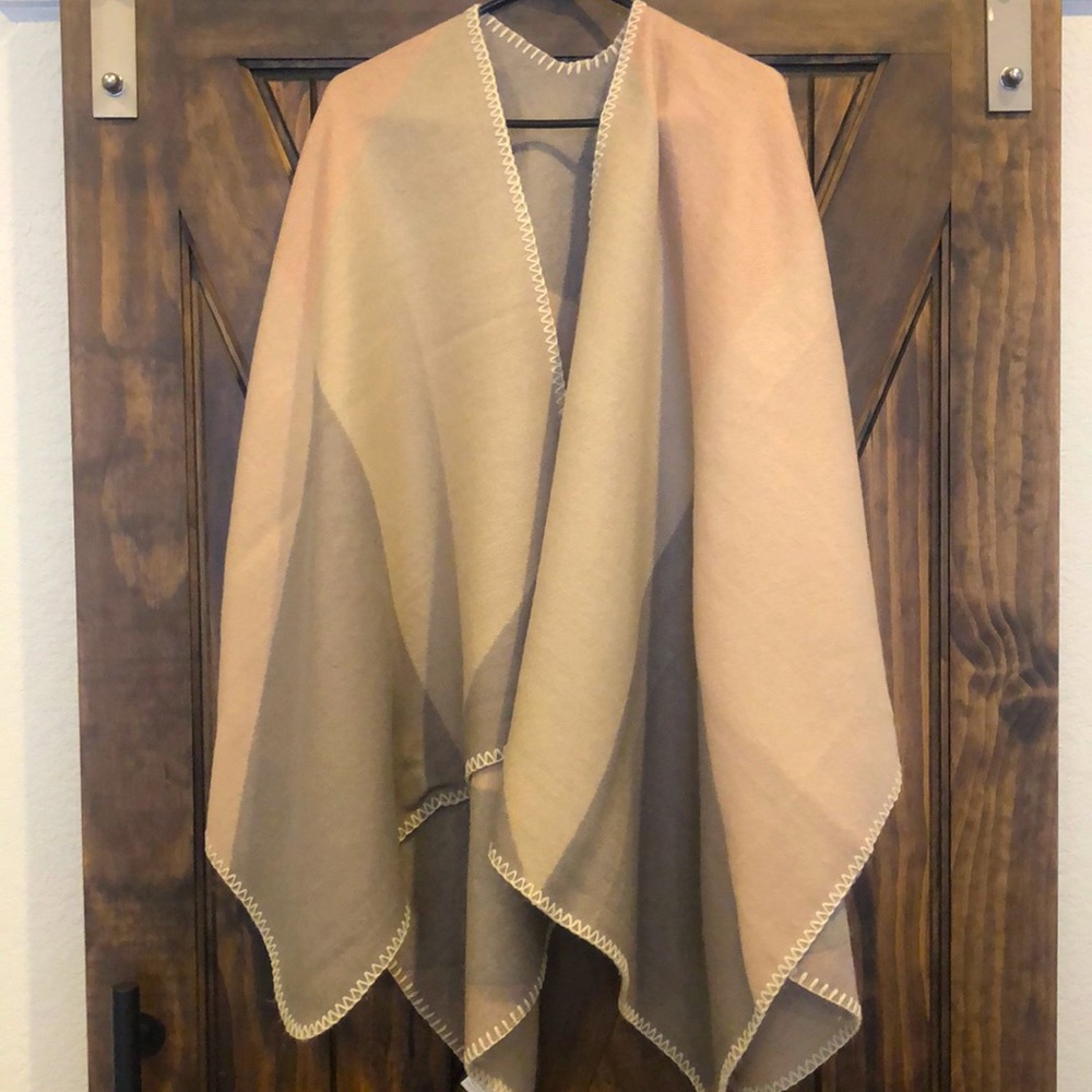 SUPER SOFT Mardel Poncho Sweater